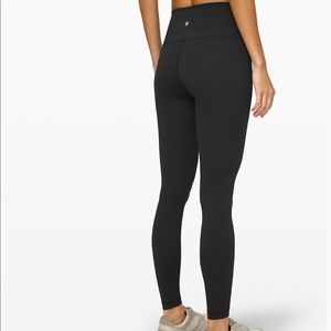 black lululemon wunder unders